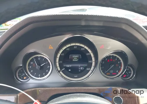 2013 Mercedes-Benz E 350 4Matic z USA, uszkodzony, nr VIN WDDHF8JB2DA718008